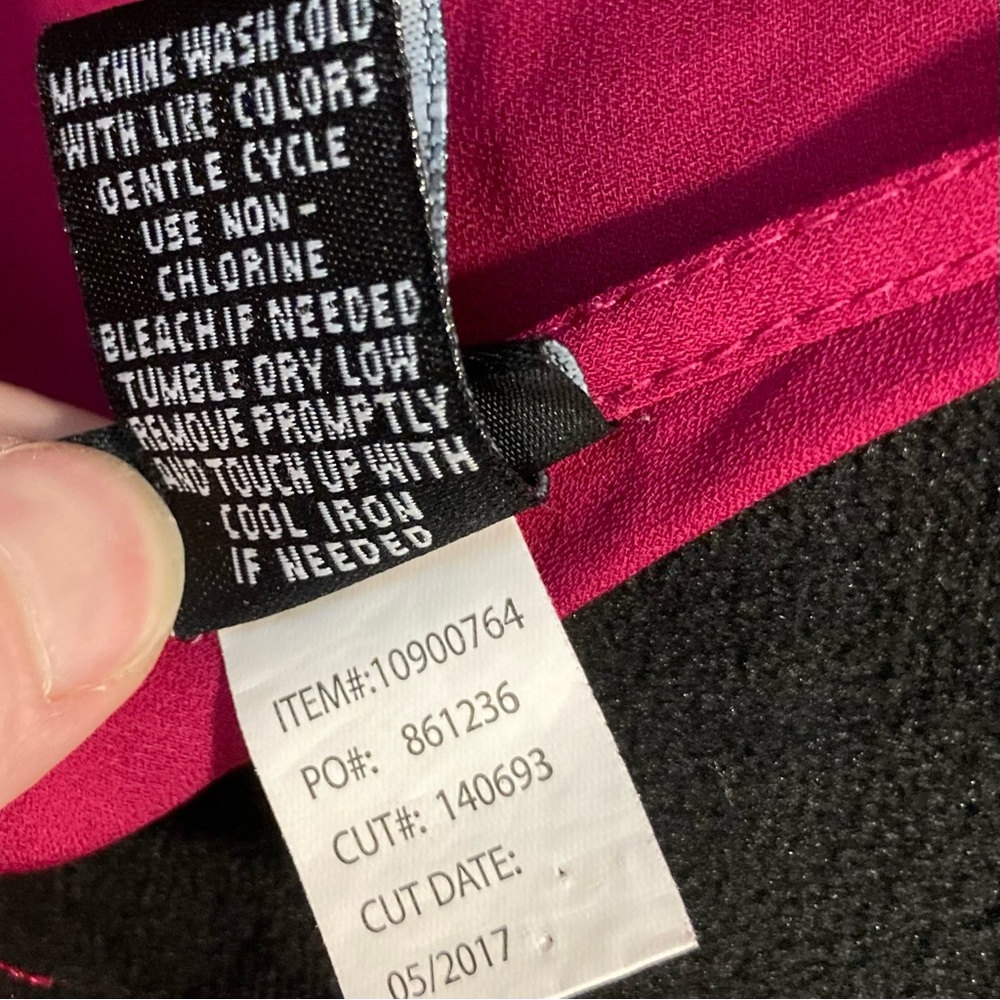 Torrid Size 1 Flowy Bare Shoulder Magenta Top - Picture 5 of 8